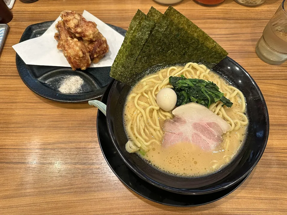 横浜家系ラーメンの実写写真